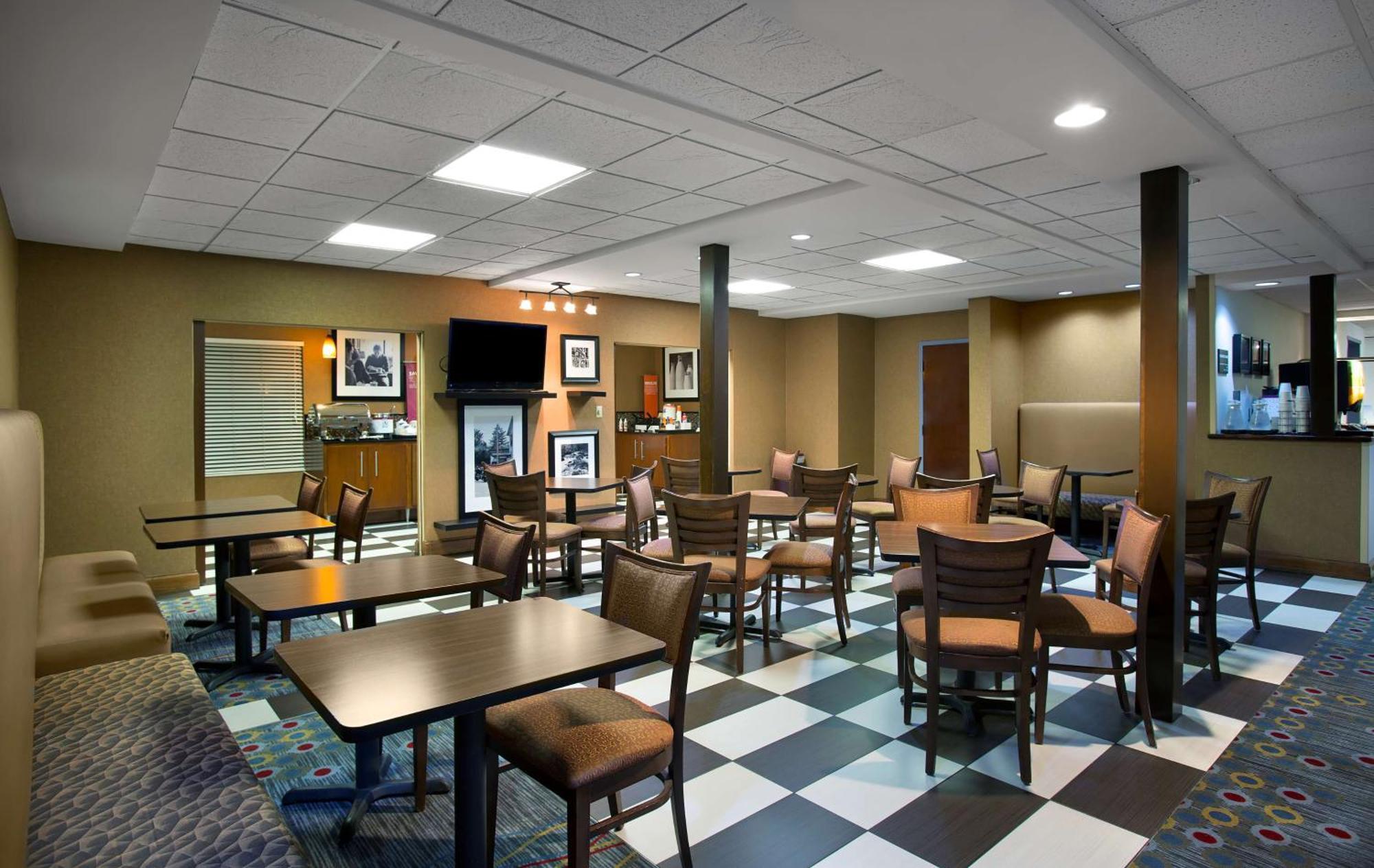 Hampton Inn Хелен Экстерьер фото